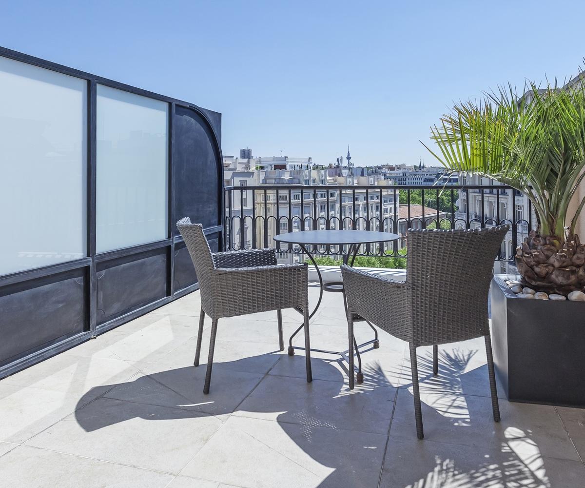 Hotel Villa Real, A Member Of Preferred Hotels & Resorts Madrid Exterior photo Rooftop terrace