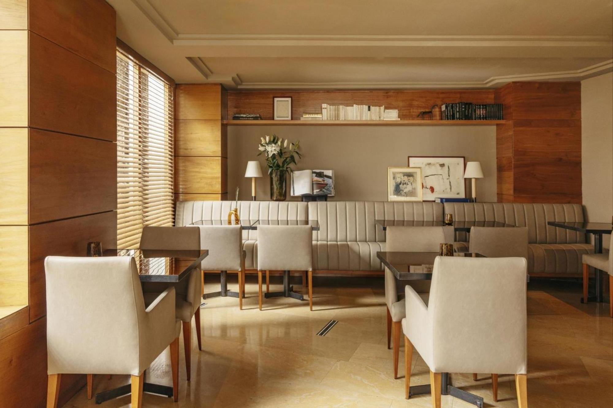 Hotel Villa Real, A Member Of Preferred Hotels & Resorts Madrid Exterior photo The interior of the lounge