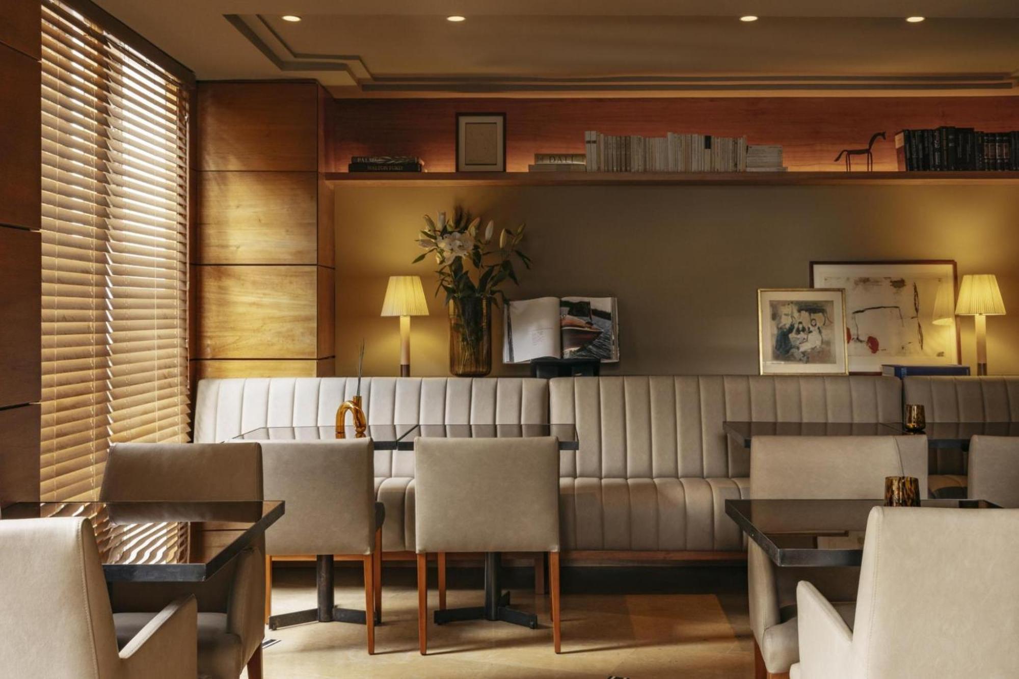 Hotel Villa Real, A Member Of Preferred Hotels & Resorts Madrid Exterior photo The interior of the lounge